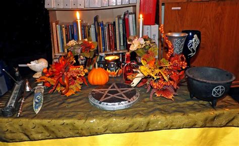 How to Incorporate Your Wiccan Name into Halloween Decorations